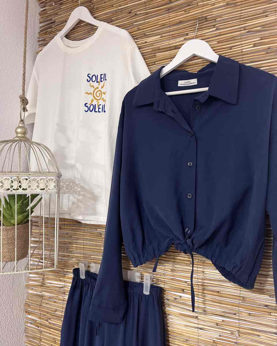 Camisa azul marino