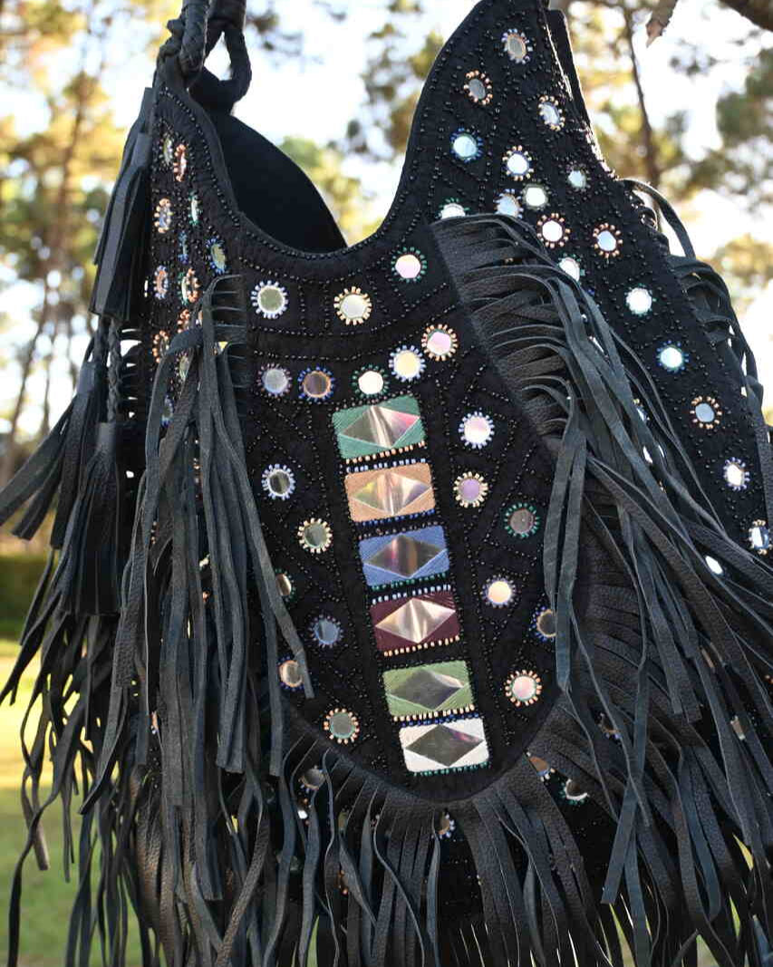 Bolso inida negro y color