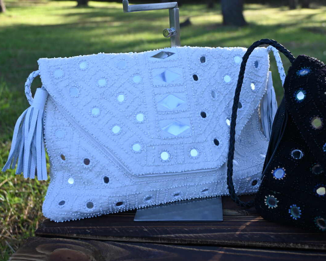 Bolso cartera India blanca
