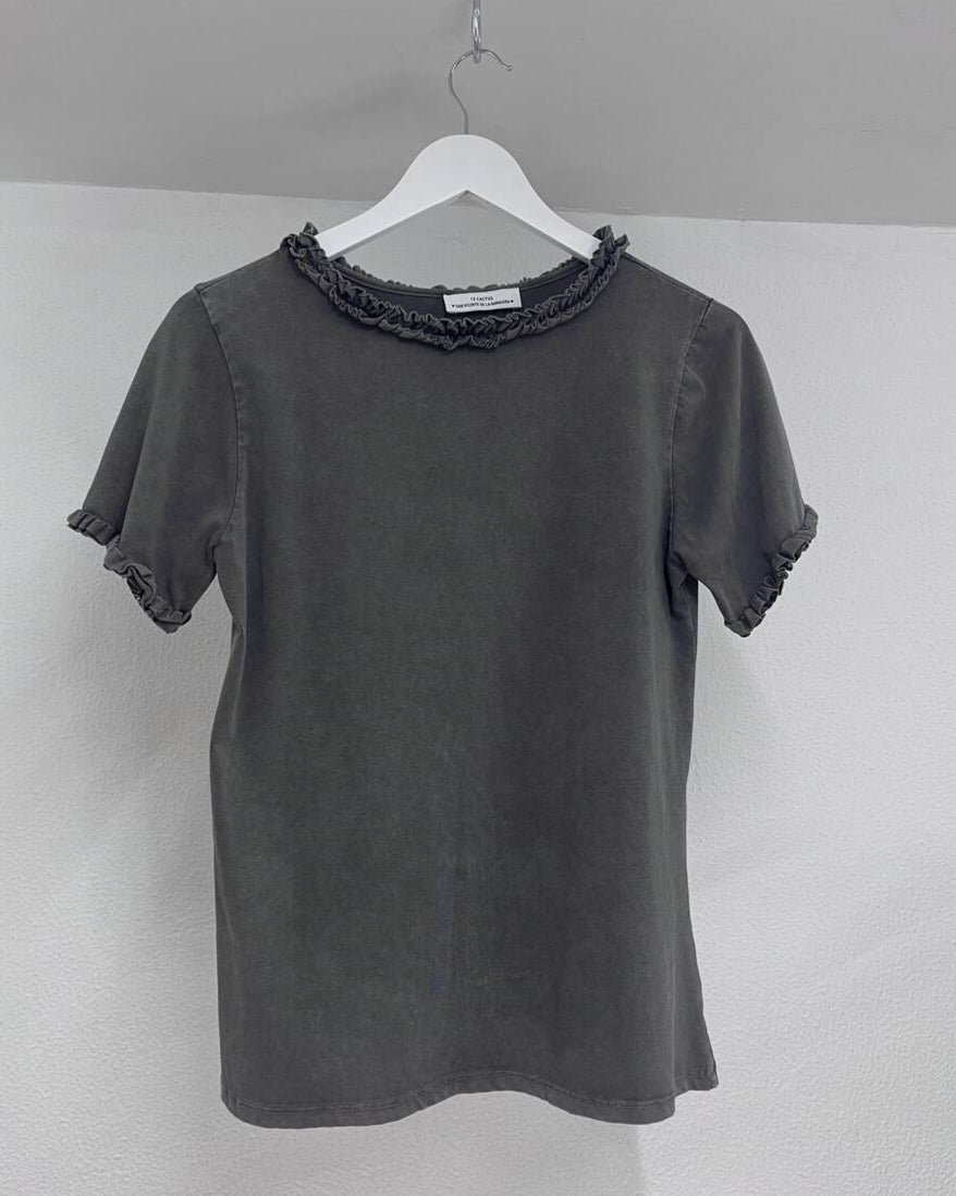 Camiseta volantes gris