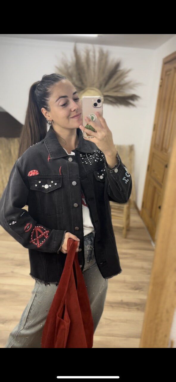 Cazadora negra tachas - Megan Rapinoe