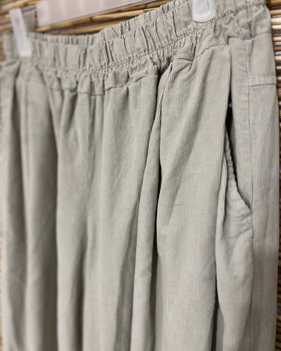 Pantalón pana beige