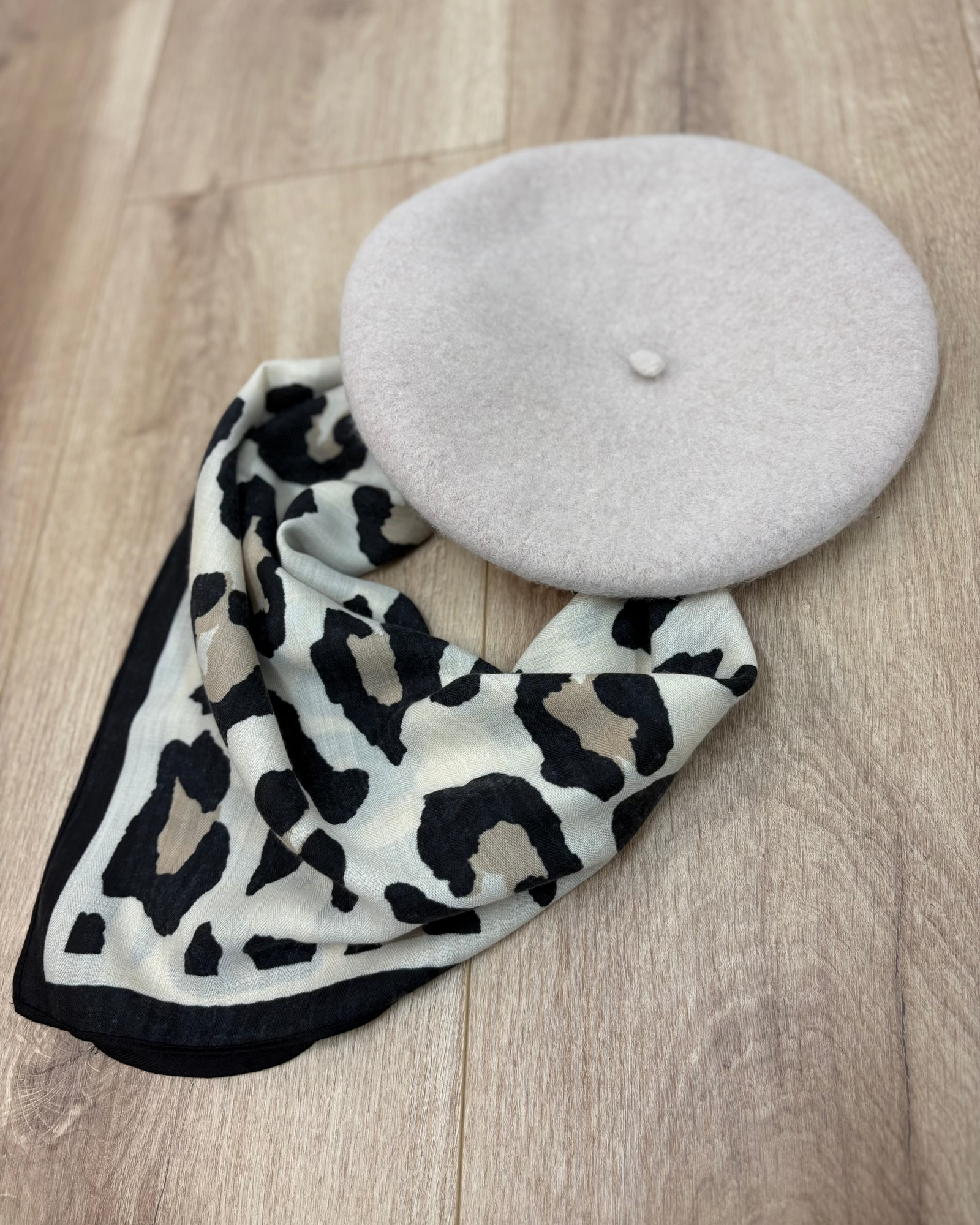 Pañuelo de leopardo para dar un toque especial al look