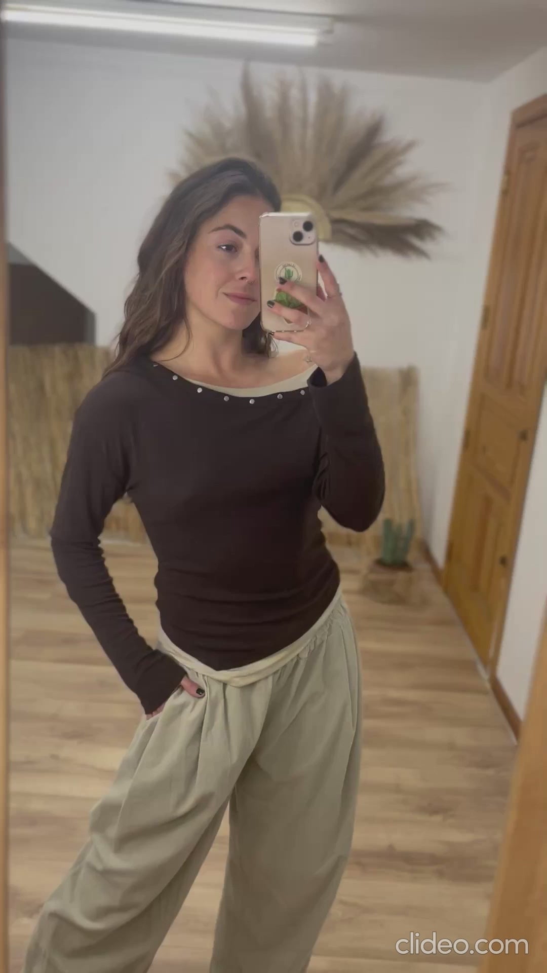 Camiseta chocolate tachas