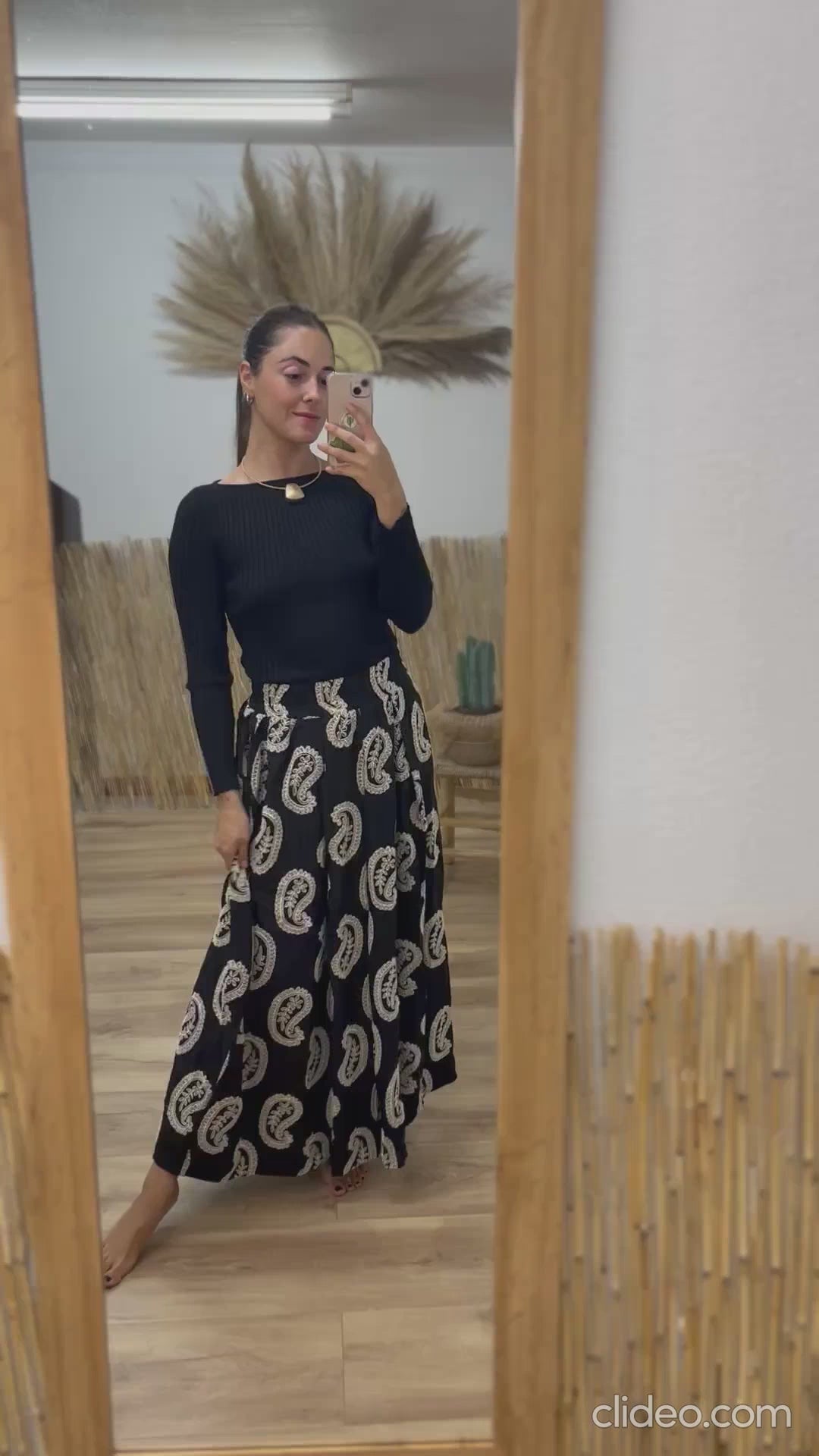 Falda bordada