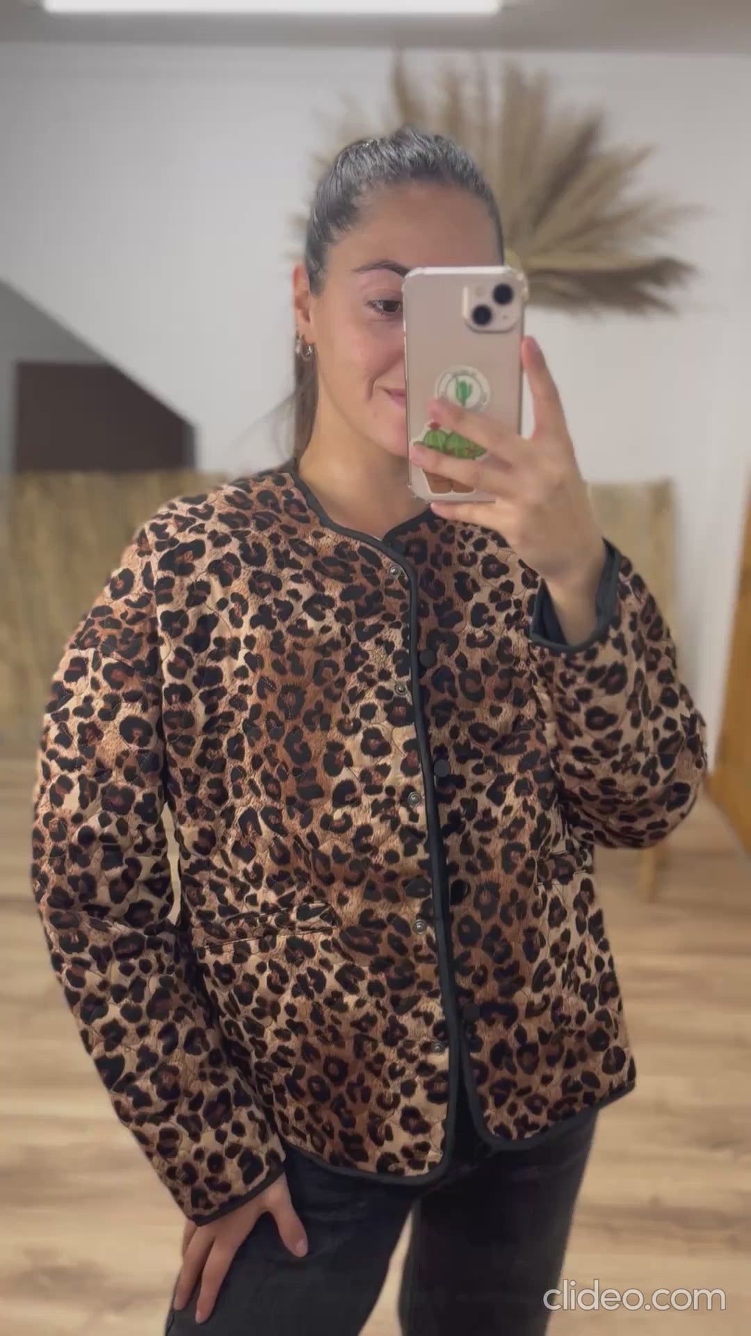 Cazadora leopardo